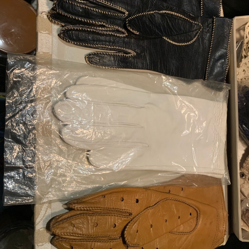 Elegant Leather Gloves Set - Black, White, and Tan driving gloves